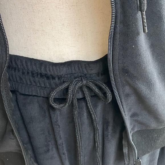 Black Velour Lounge Set - Medium - Picture 5 of 9